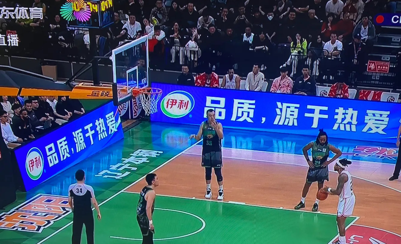 大连队遭遇对手强势反扑，遗憾失利